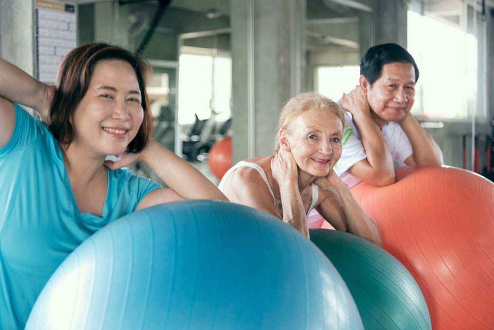 How Much HGH Should I Take Elderly People Expercising with Fitball